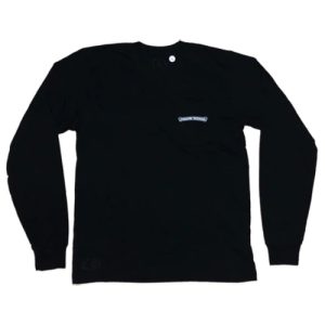 The Chrome Hearts Shoulder Logo L/S Sweatshirt is likely a stylish and fashionable long-sleeved sweatshirt produced by the luxury fashion brand Chrome Hearts. It appears to feature a logo on the shoulder, although without more information it is difficult for me to provide further details about the specific sweatshirt. Is there anything else I can help you with